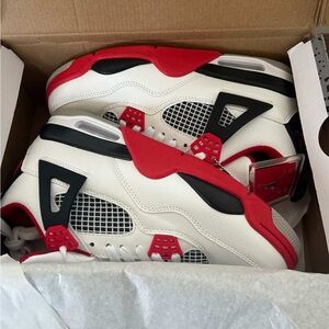 Jordan 4 fire red
